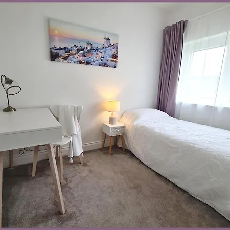 בית אירוח Double & Single Options In Quiet, Relaxing In Frankfield *