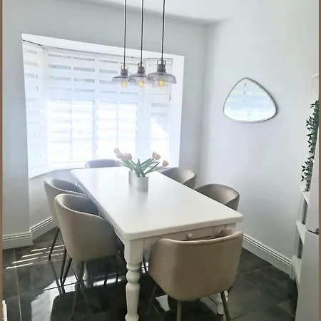 בית אירוח Double & Single Options In Quiet, Relaxing In Frankfield