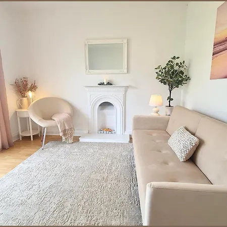 Double & Single Options In Quiet, Relaxing In Frankfield Homestay *