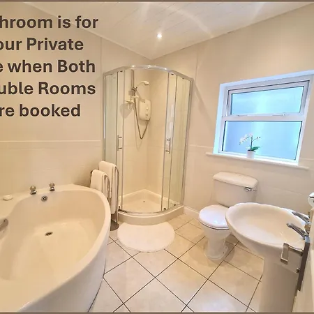 בית אירוח Double & Single Options In Quiet, Relaxing In Frankfield